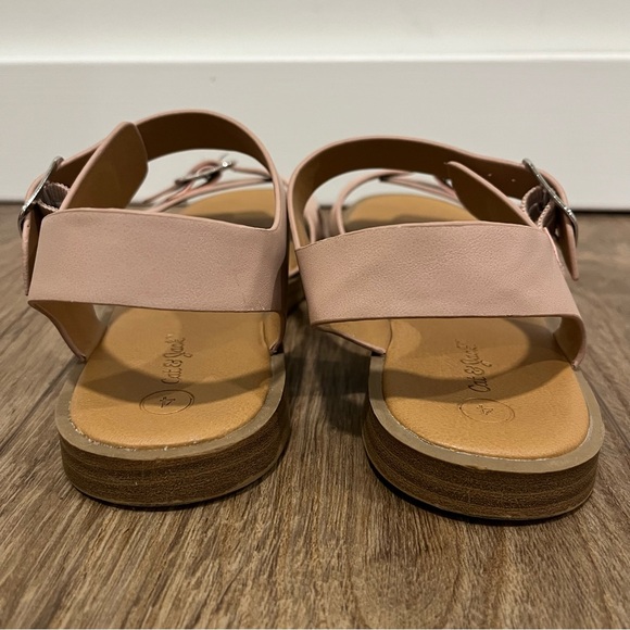 Girls Cat & Jack Pink Sandals Size 4 - Picture 7 of 12